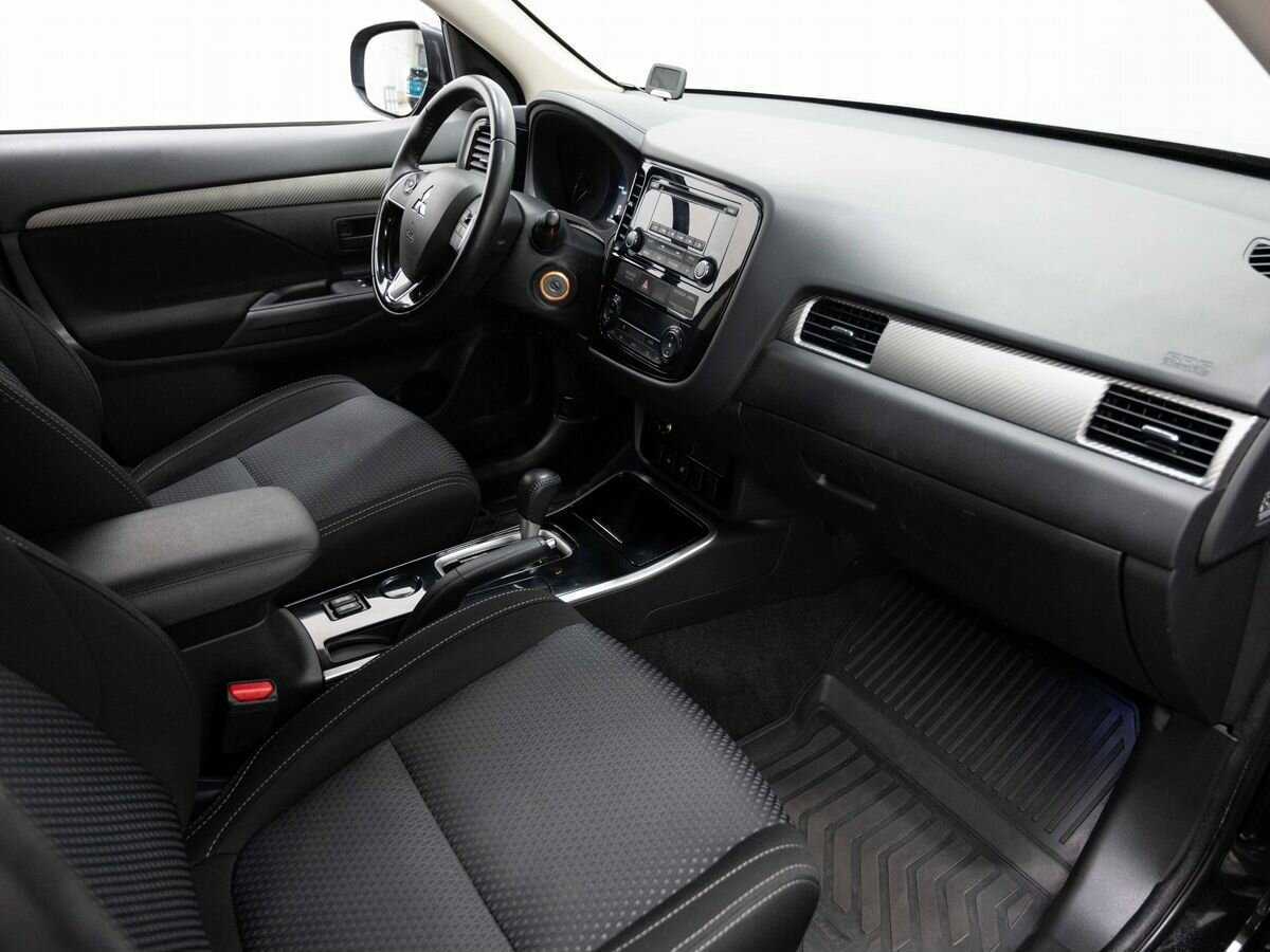Mitsubishi Outlander с пробегом — 2018 год. Фото: #10