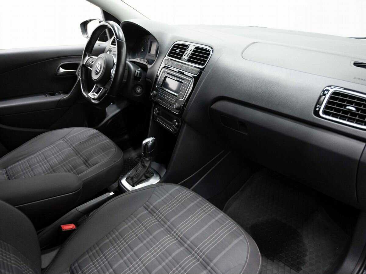 Volkswagen Polo с пробегом — 2016 год. Фото: #10