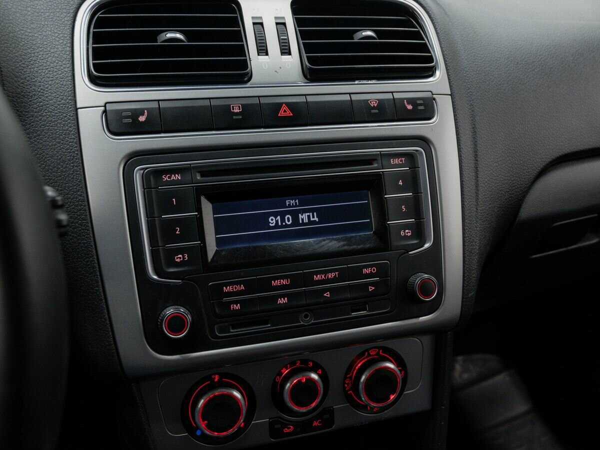 Volkswagen Polo с пробегом — 2013 год. Фото: #16