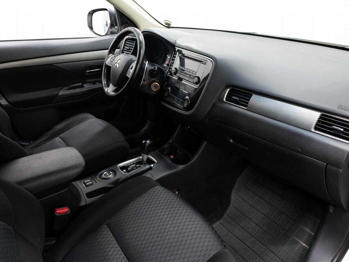 Mitsubishi Outlander с пробегом — 2012 год. Фото: #12