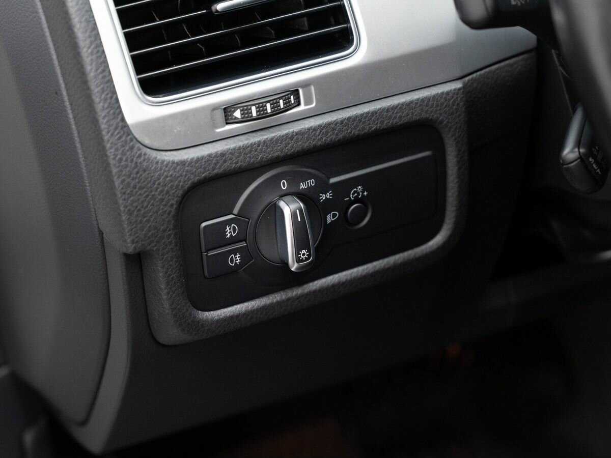 Volkswagen Touareg с пробегом — 2015 год. Фото: #16