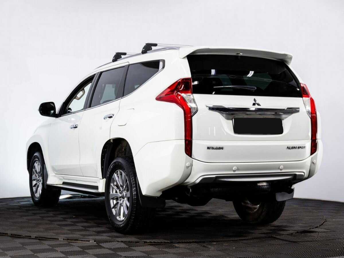 Mitsubishi Pajero Sport с пробегом — 2017 год. Фото: #3