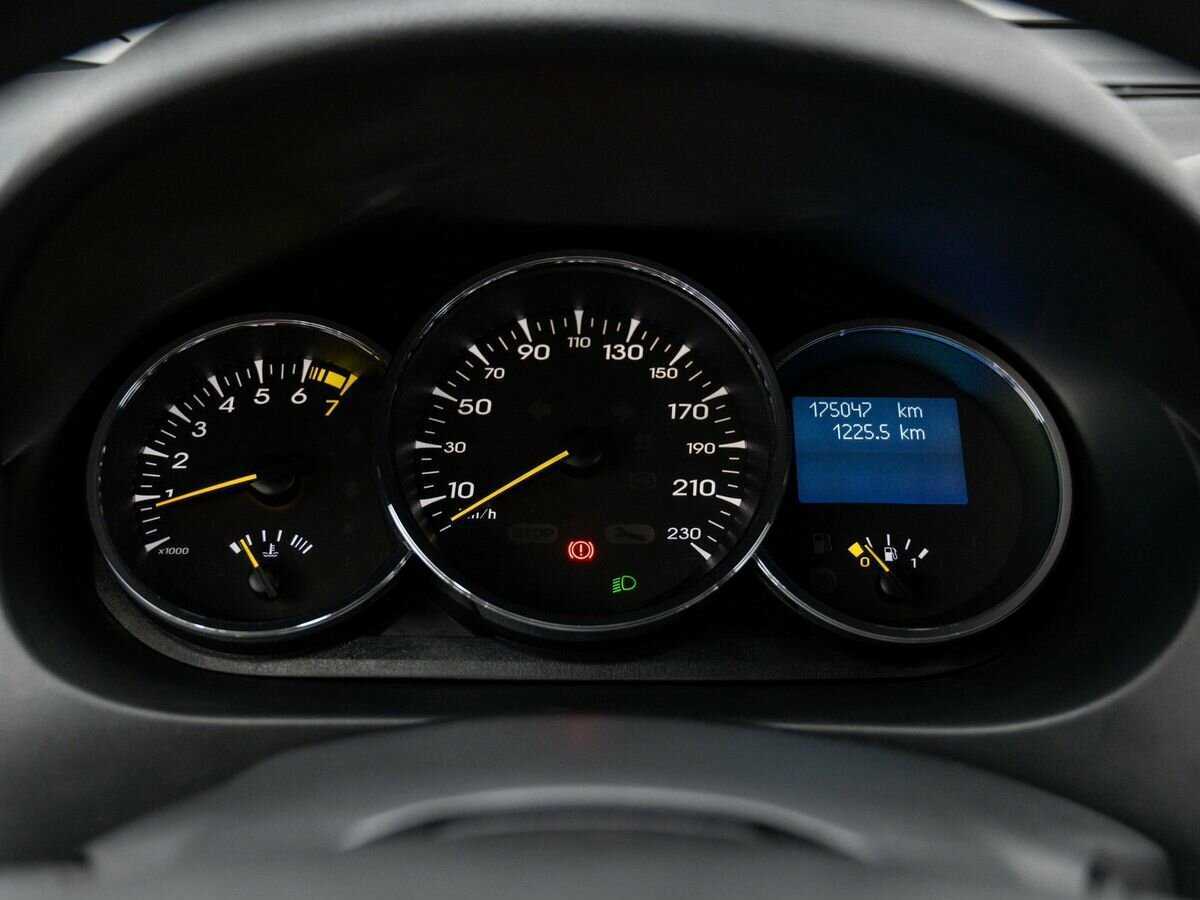 Renault Fluence с пробегом — 2013 год. Фото: #19