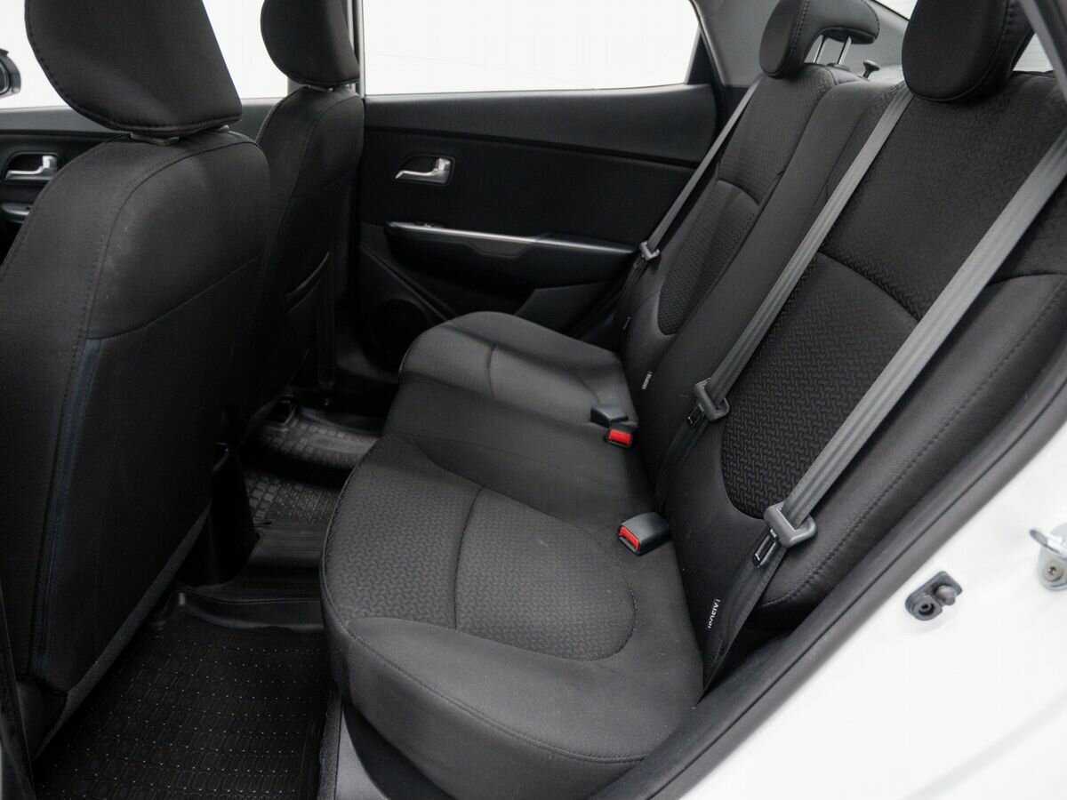 Kia Rio с пробегом — 2016 год. Фото: #11