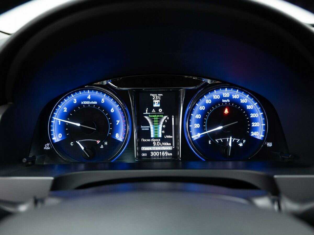 Toyota Camry с пробегом — 2016 год. Фото: #17