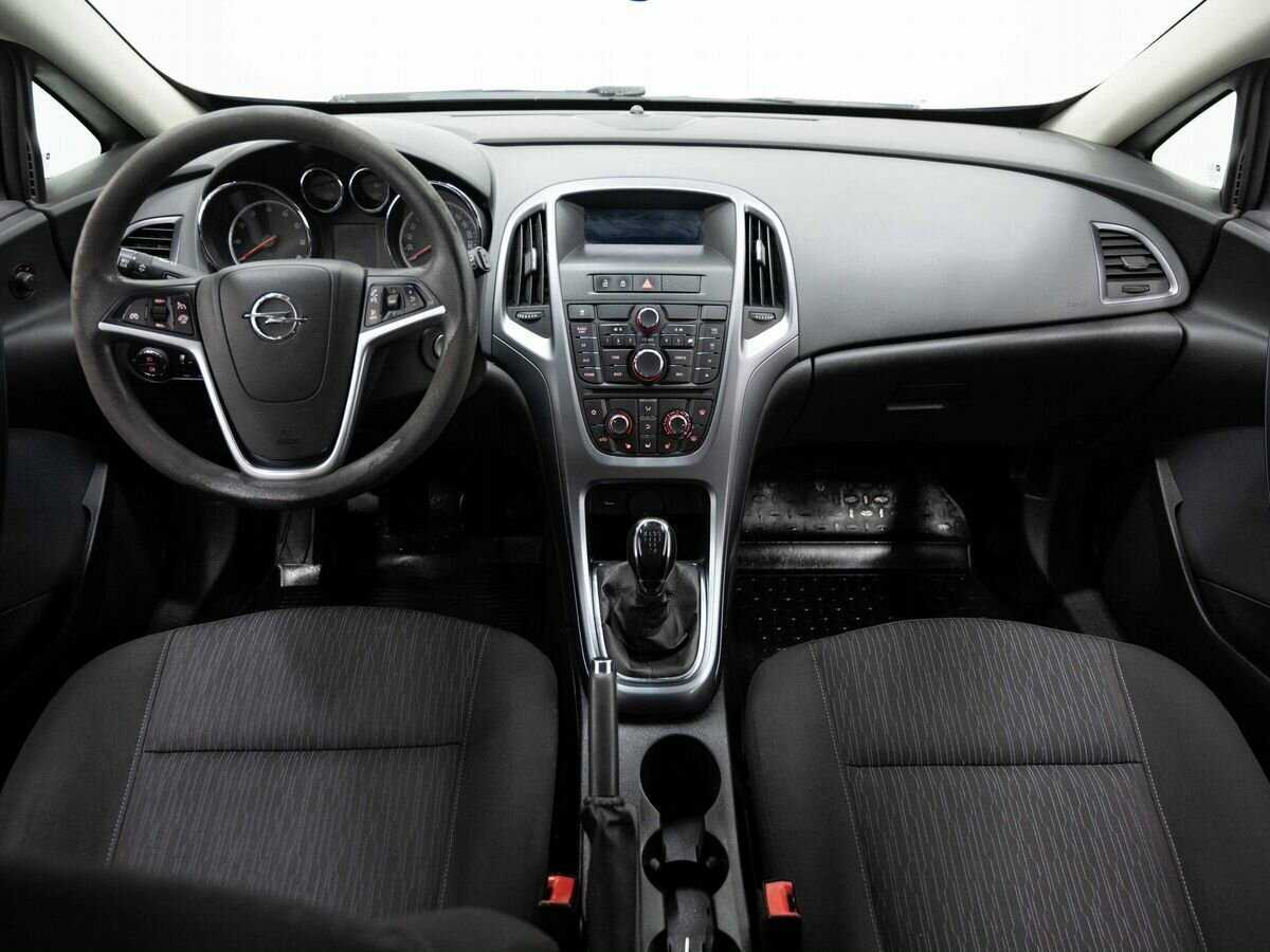 Opel Astra с пробегом — 2013 год. Фото: #11
