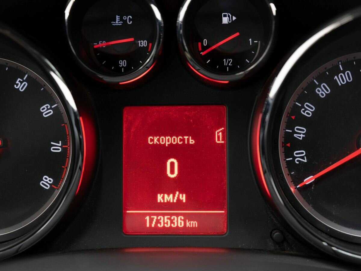 Opel Astra с пробегом — 2013 год. Фото: #13