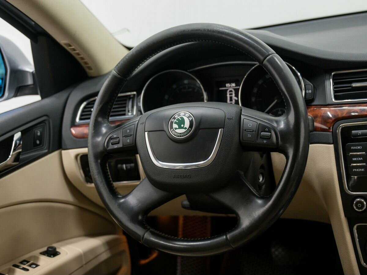 Skoda Superb с пробегом — 2012 год. Фото: #11