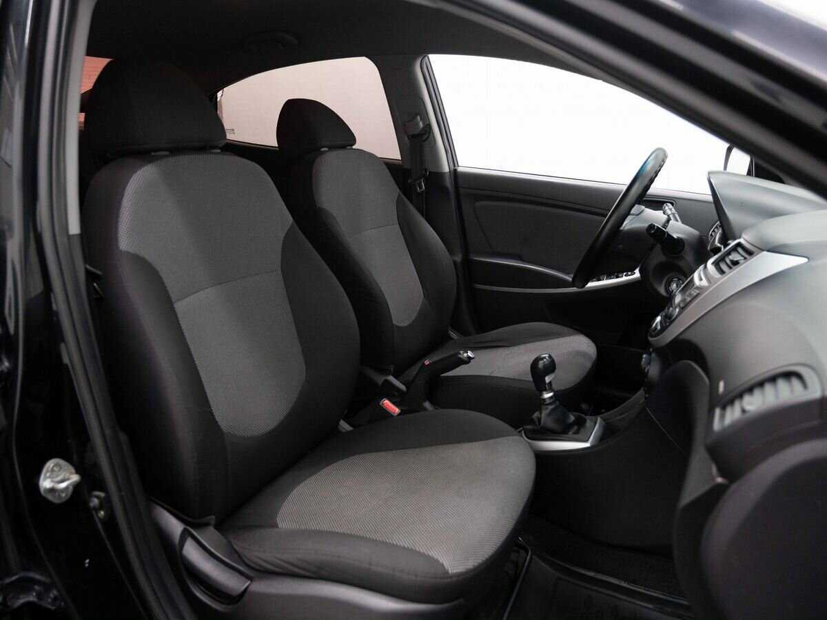 Hyundai Solaris с пробегом — 2013 год. Фото: #11