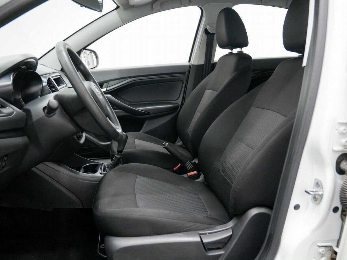 Lada (ВАЗ) Vesta с пробегом — 2019 год. Фото: #13