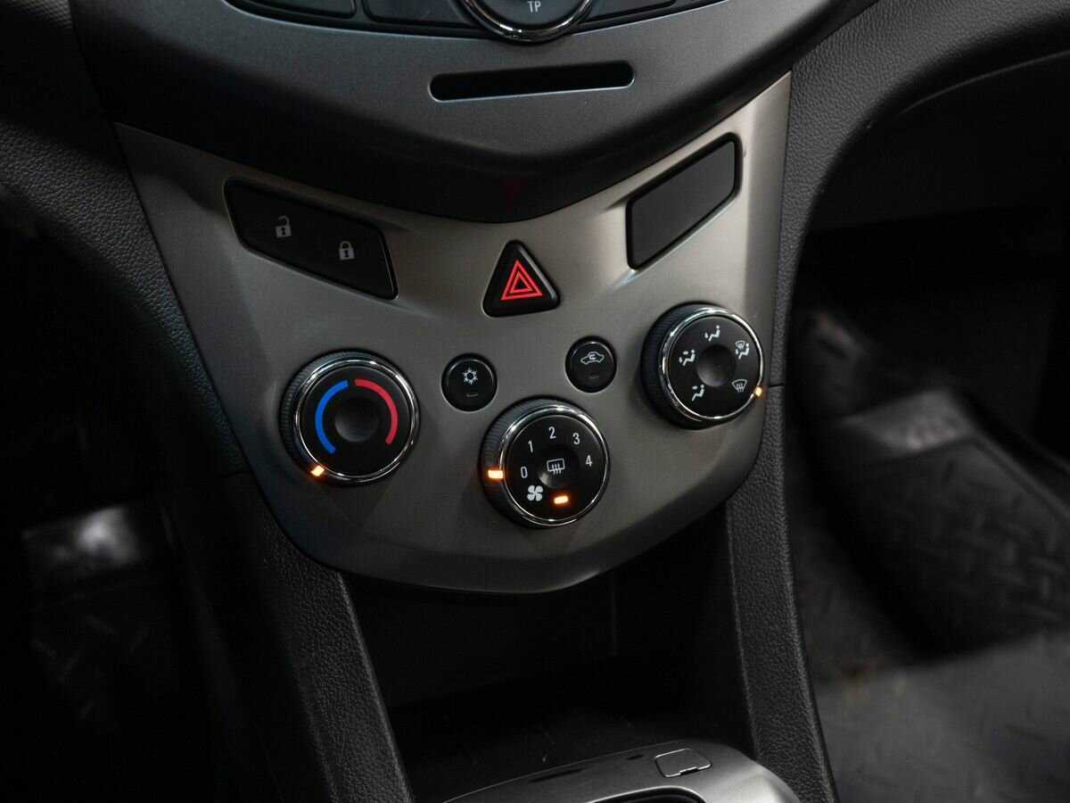 Chevrolet Aveo с пробегом — 2012 год. Фото: #14