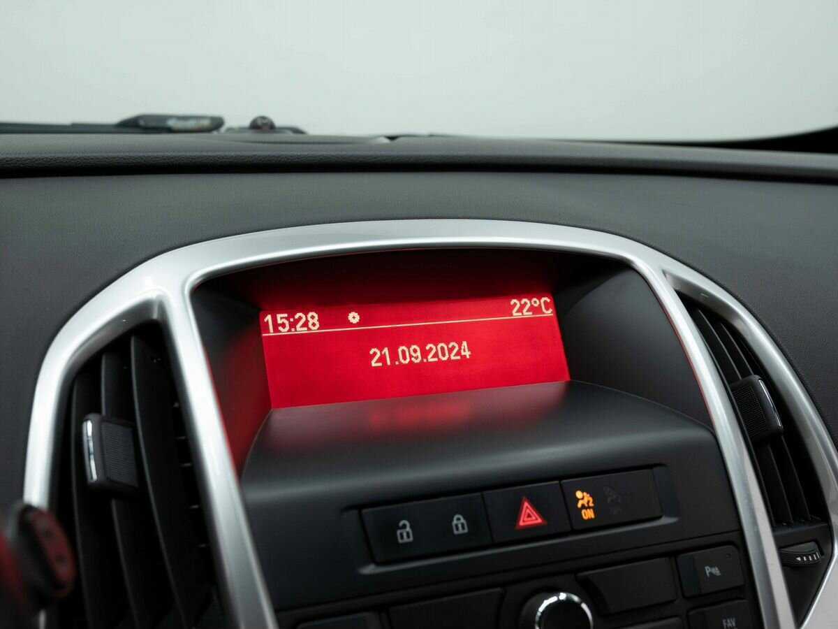 Opel Astra с пробегом — 2013 год. Фото: #18