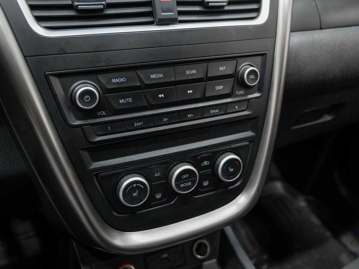 FAW Besturn X80 с пробегом — 2018 год. Фото: #17