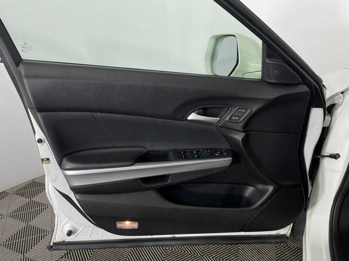 Honda Crosstour с пробегом — 2014 год. Фото: #7