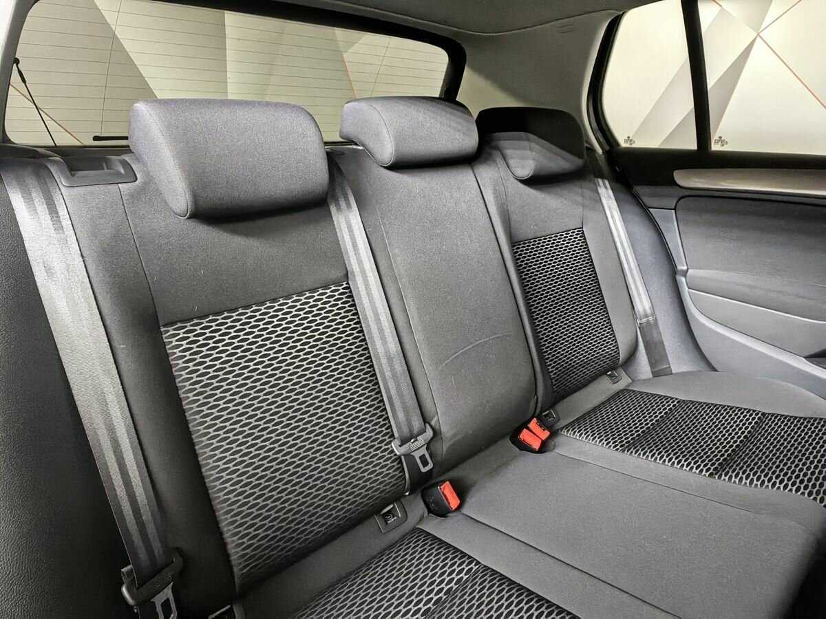 Volkswagen Golf с пробегом — 2012 год. Фото: #12