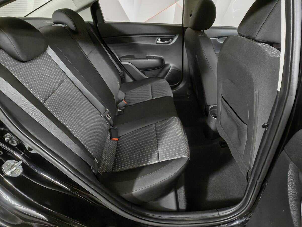 Kia Rio с пробегом — 2017 год. Фото: #11