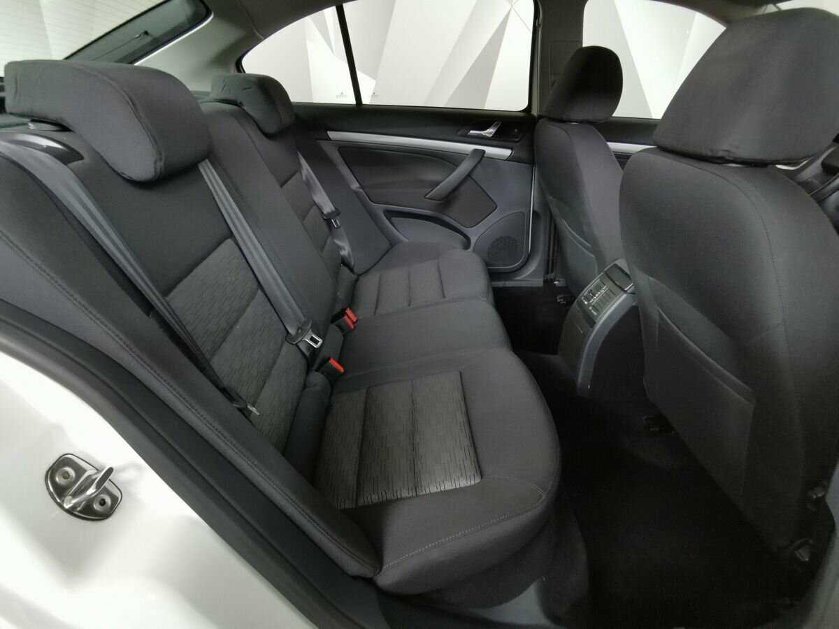 Skoda Octavia с пробегом — 2012 год. Фото: #11