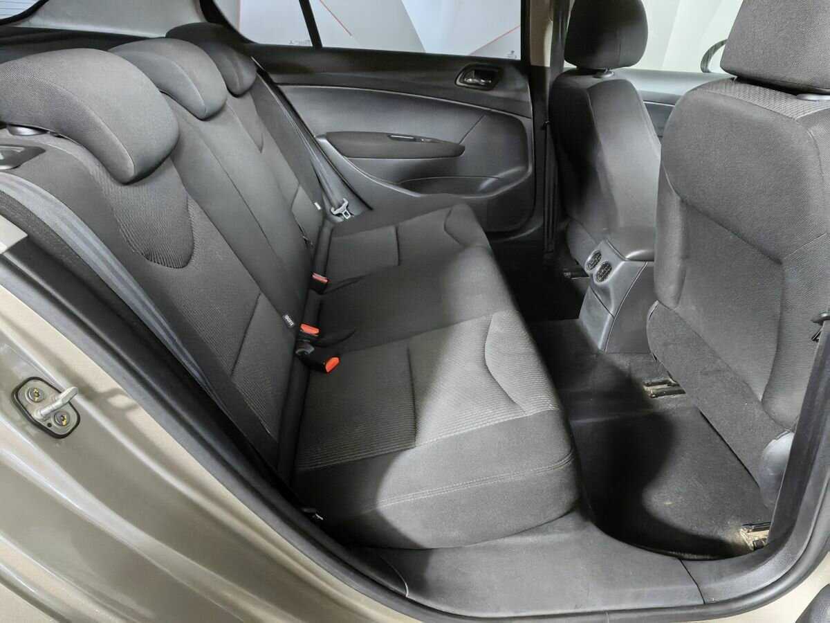 Peugeot 408 с пробегом — 2014 год. Фото: #11