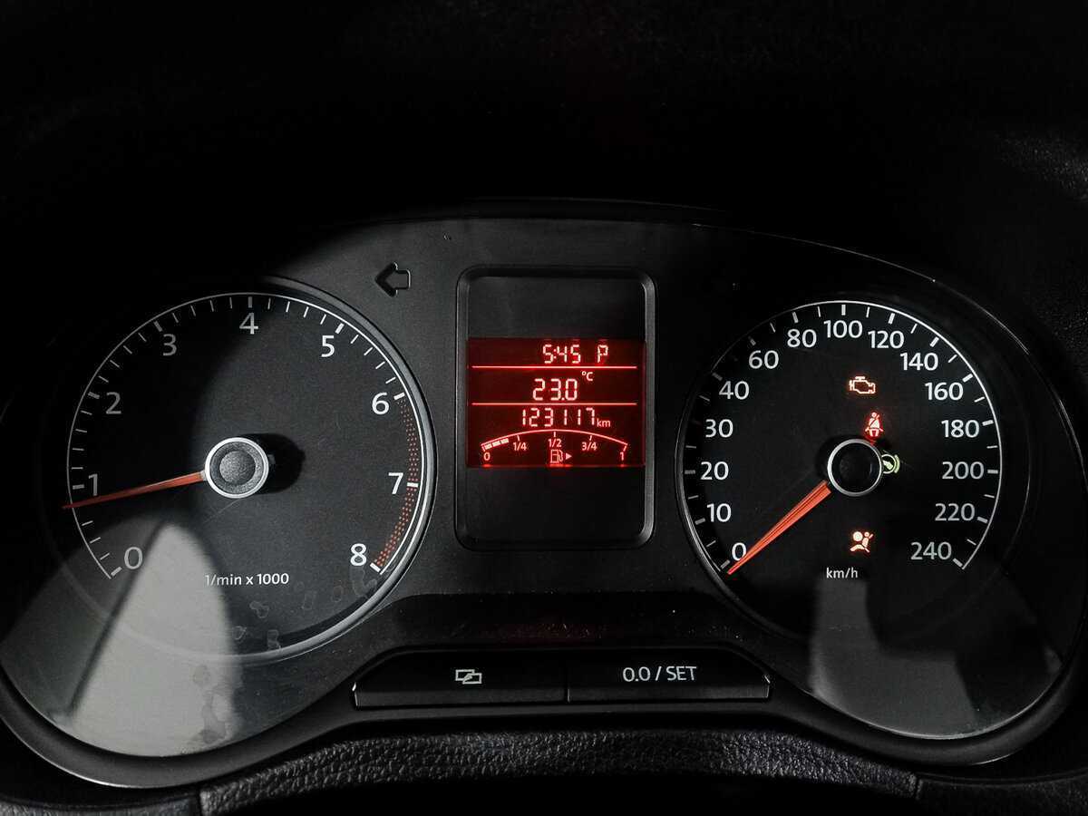 Volkswagen Polo с пробегом — 2014 год. Фото: #8