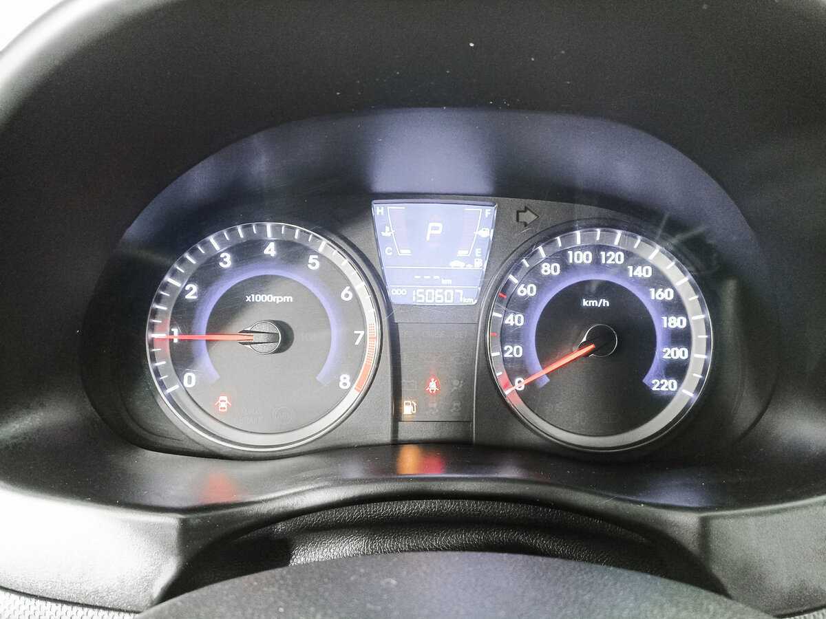 Hyundai Solaris с пробегом — 2013 год. Фото: #12