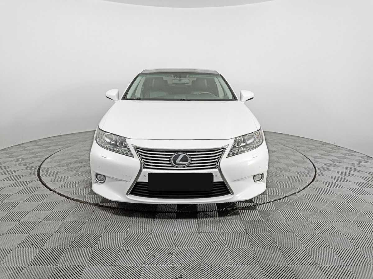 Lexus ES с пробегом — 2015 год. Фото: #1