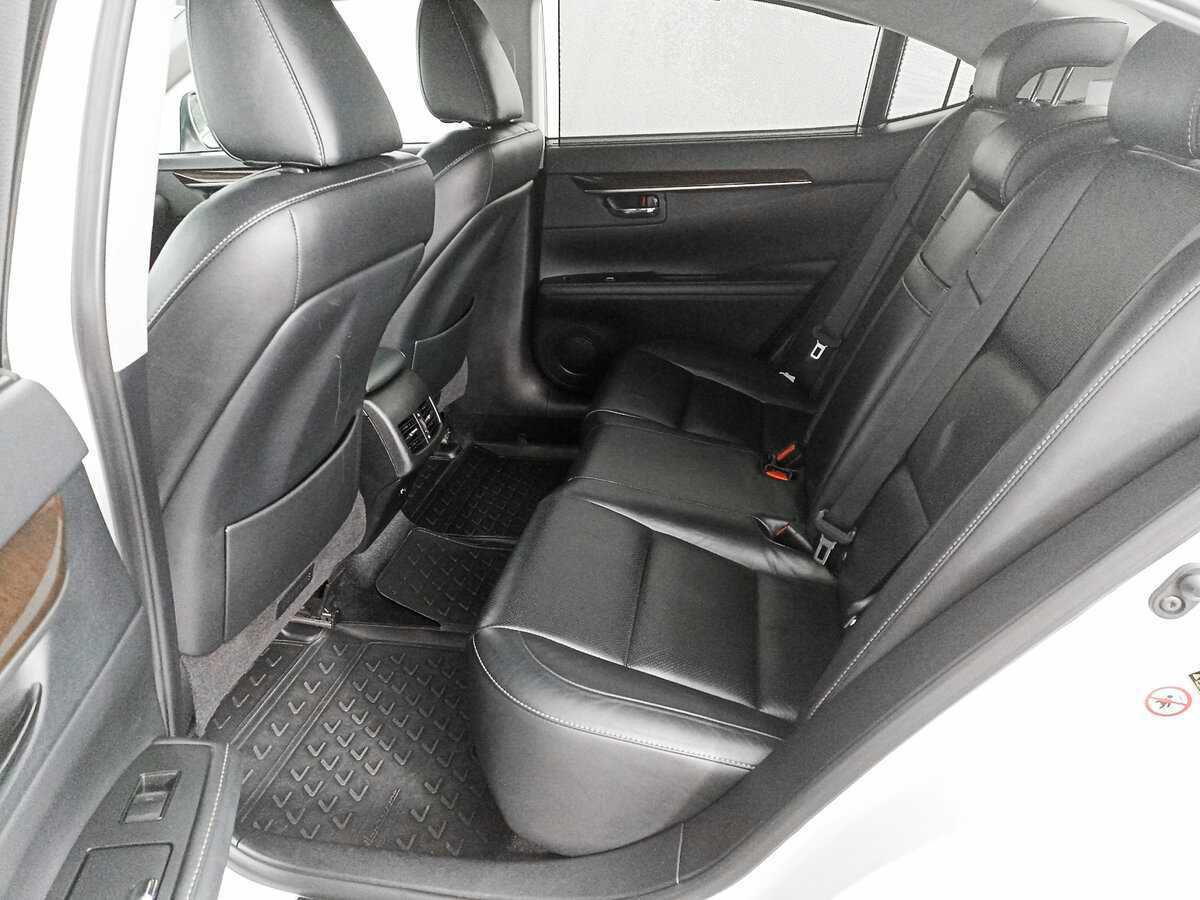 Lexus ES с пробегом — 2015 год. Фото: #6