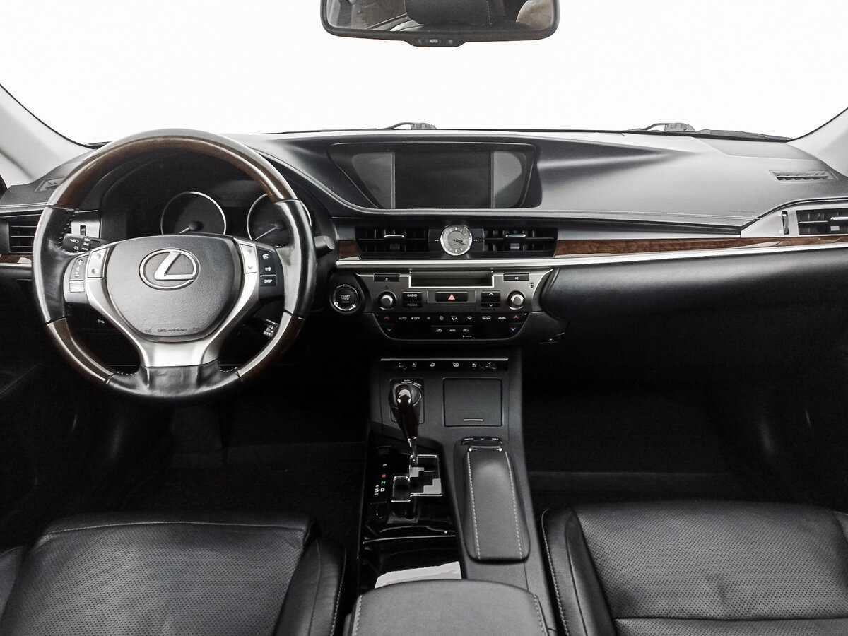 Lexus ES с пробегом — 2015 год. Фото: #8
