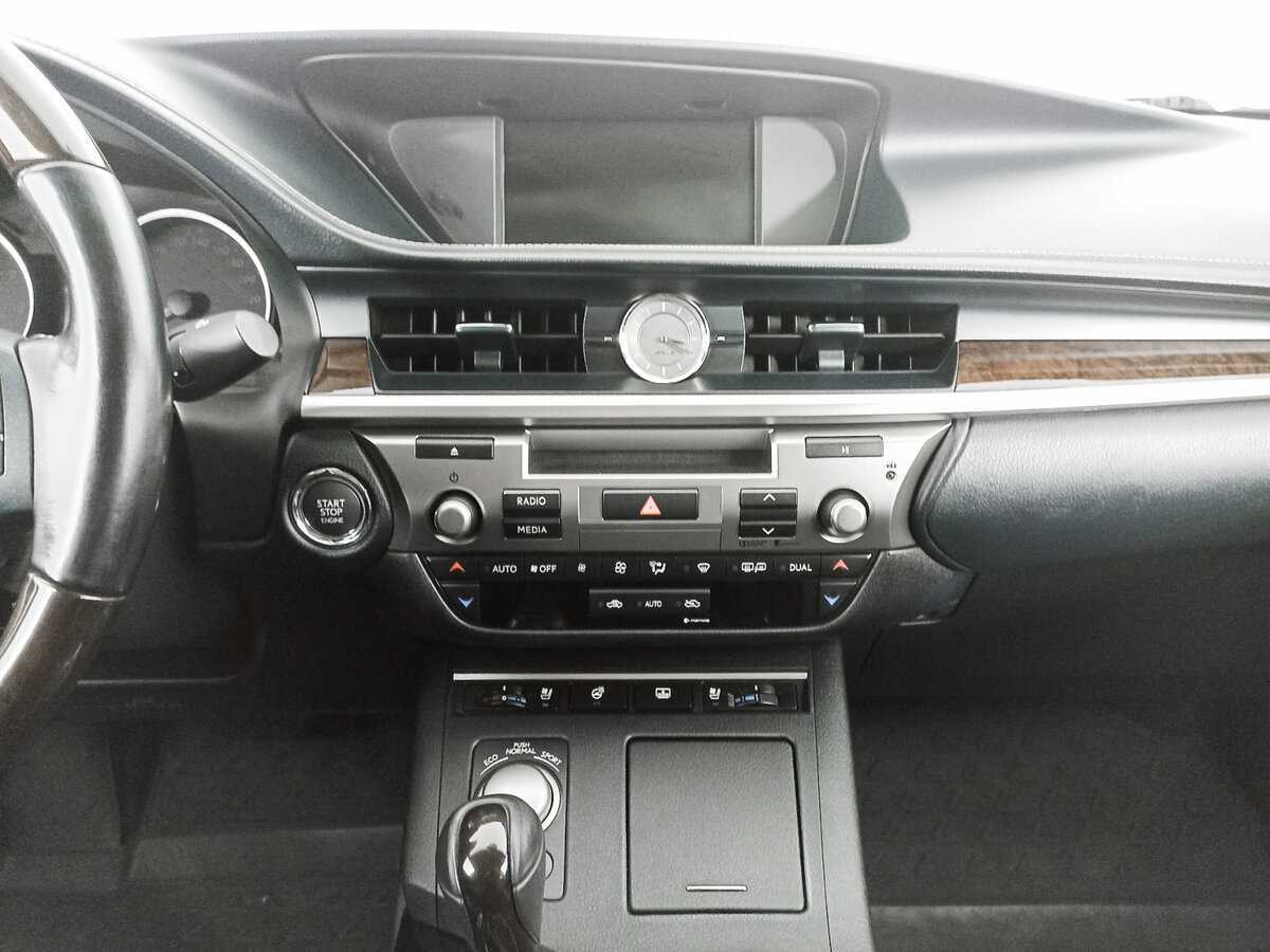 Lexus ES с пробегом — 2015 год. Фото: #9