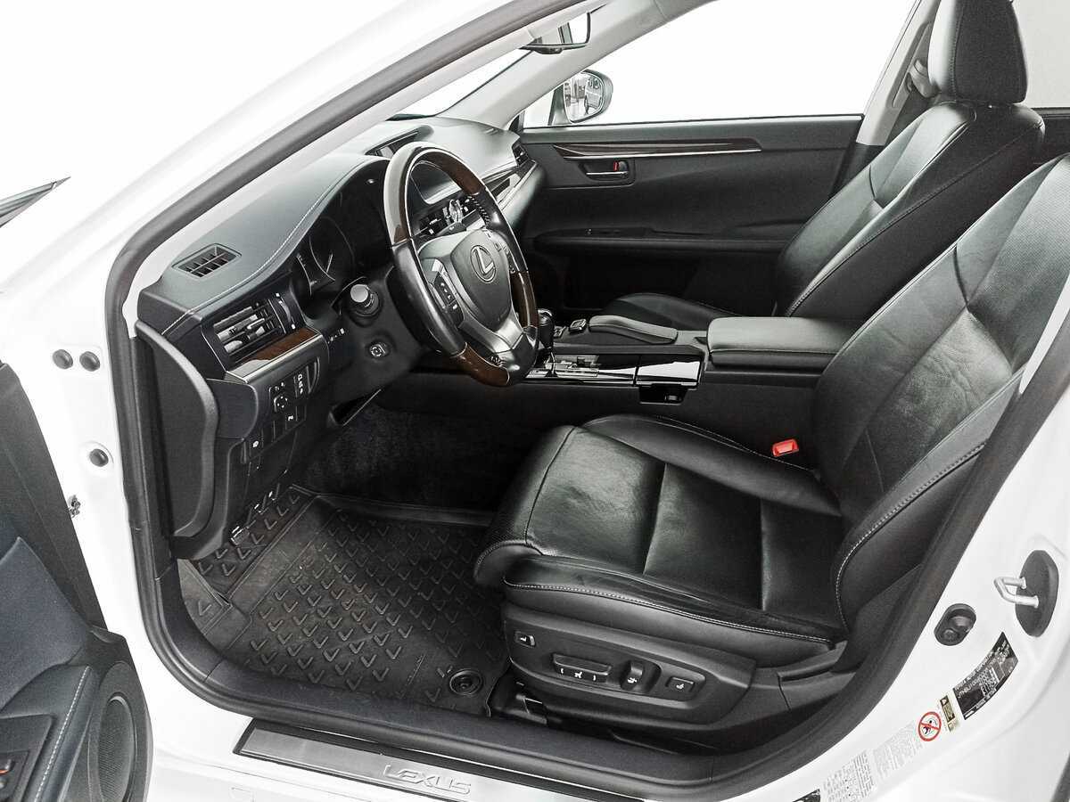 Lexus ES с пробегом — 2015 год. Фото: #10