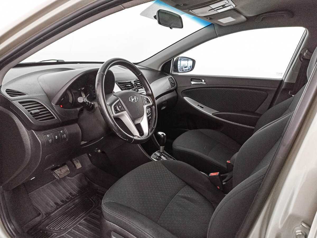 Hyundai Solaris с пробегом — 2012 год. Фото: #13