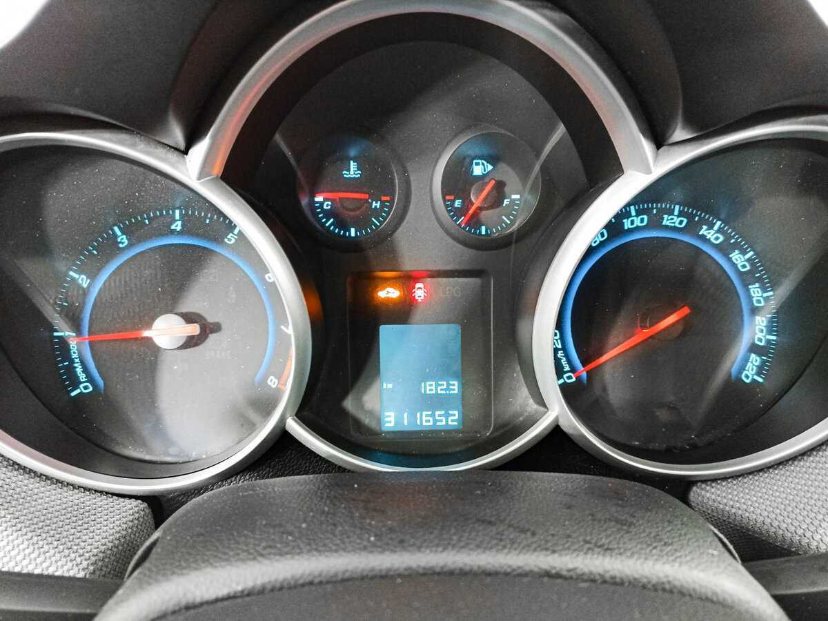 Chevrolet Cruze с пробегом — 2012 год. Фото: #10