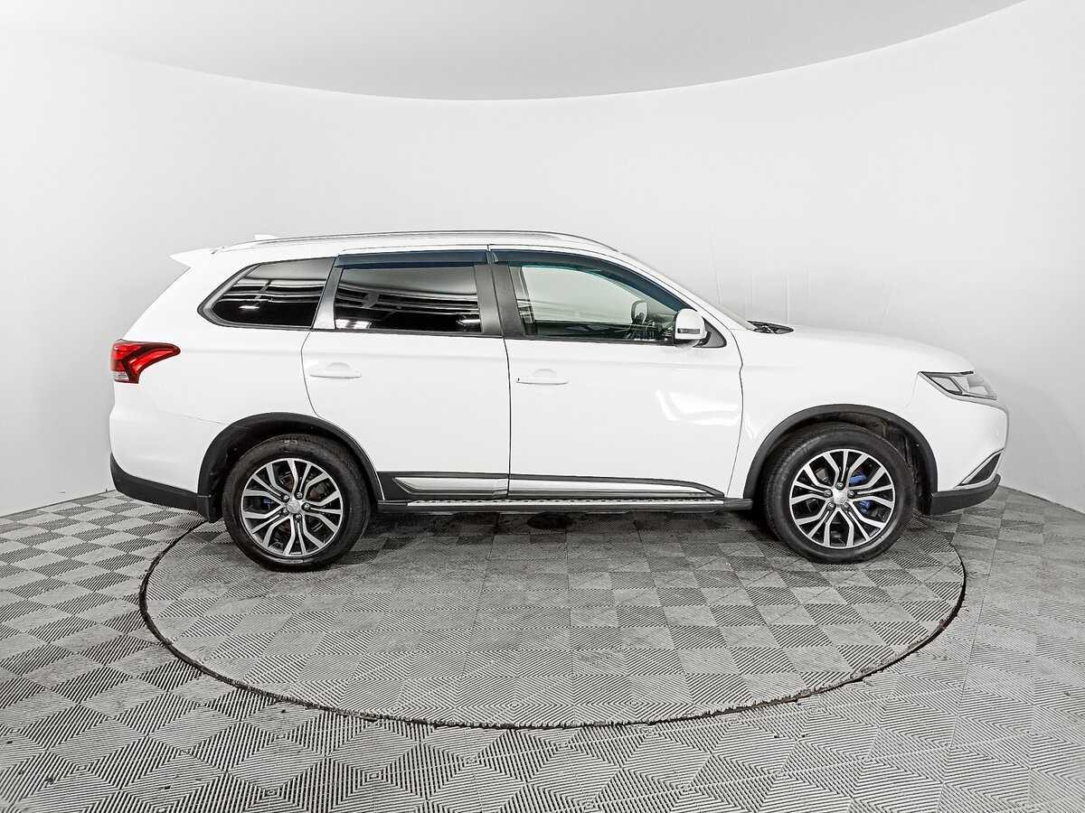 Mitsubishi Outlander с пробегом — 2018 год. Фото: #3