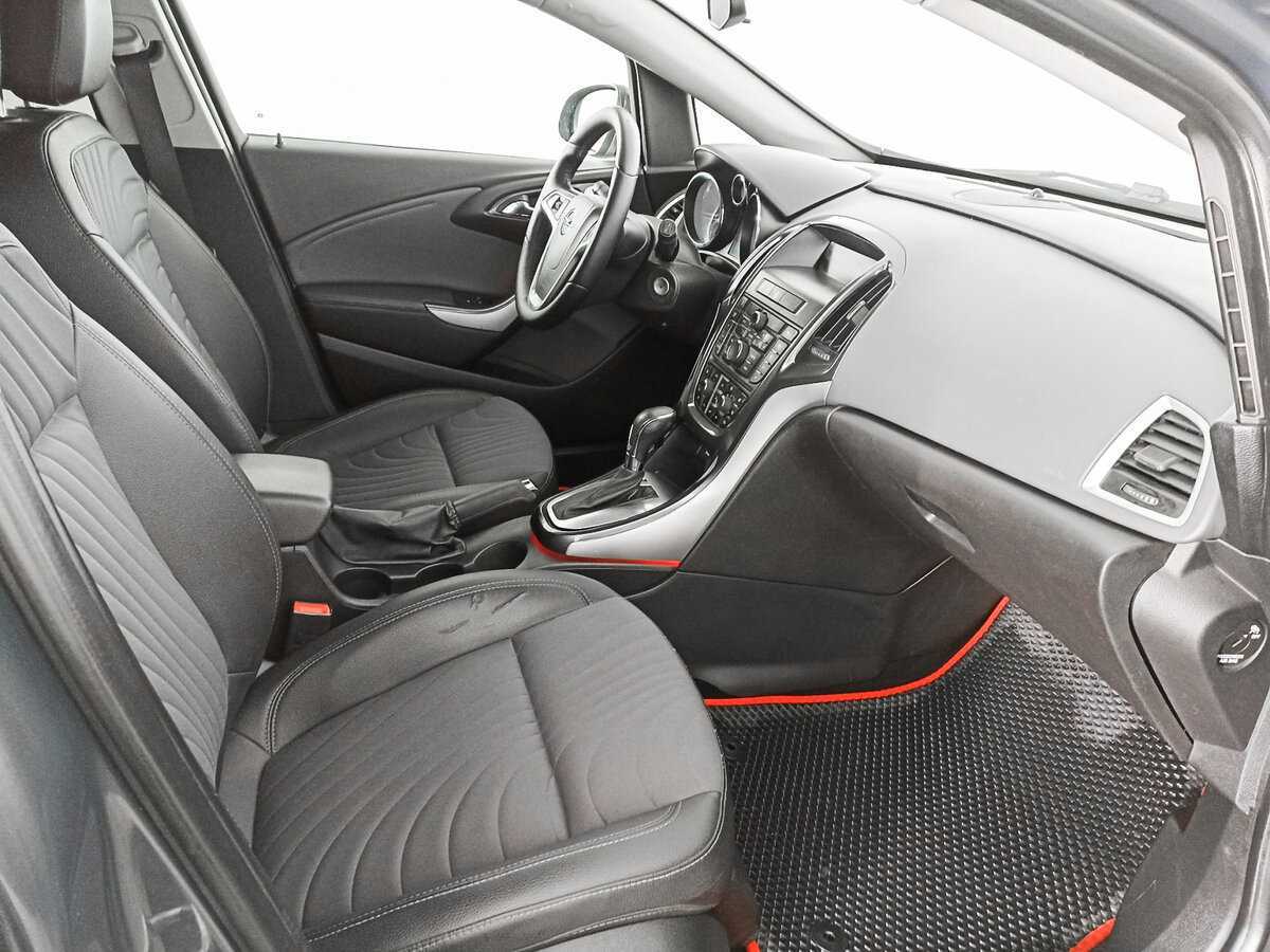Opel Astra с пробегом — 2013 год. Фото: #8