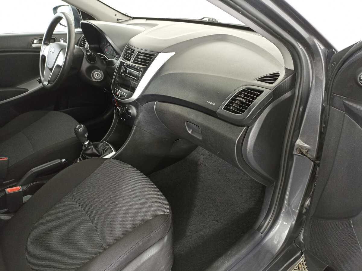 Hyundai Solaris с пробегом — 2013 год. Фото: #5