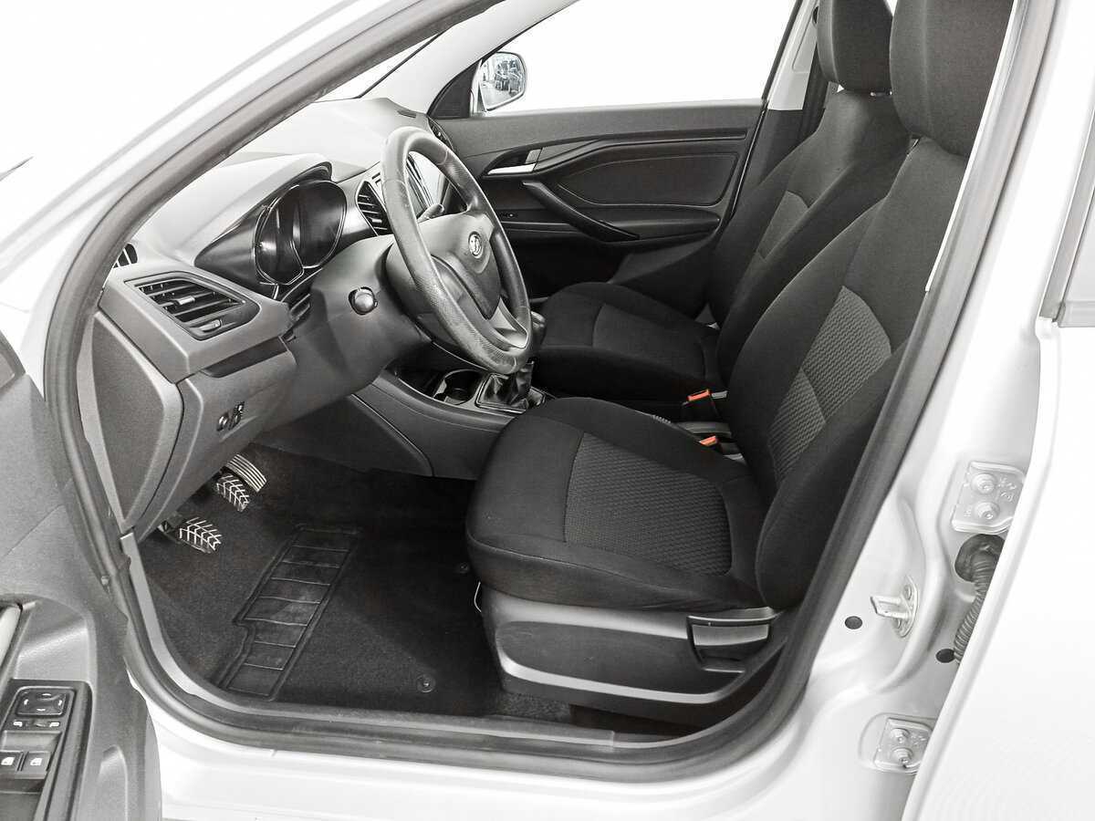 Lada (ВАЗ) Vesta с пробегом — 2017 год. Фото: #13