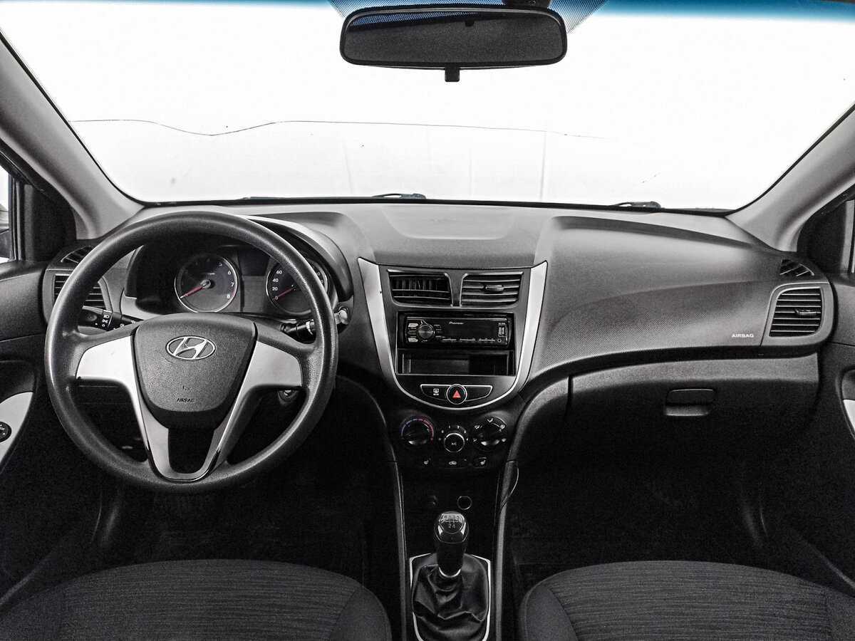 Hyundai Solaris с пробегом — 2015 год. Фото: #11