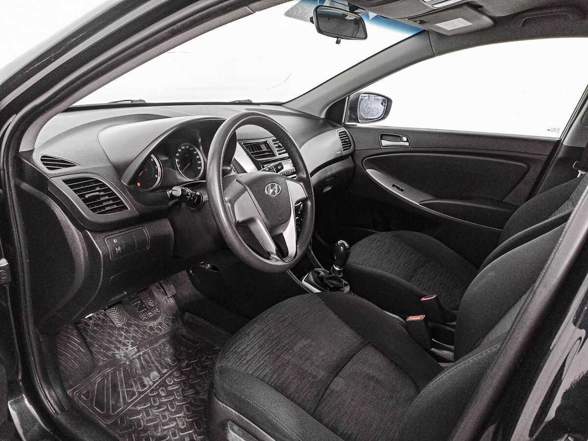 Hyundai Solaris с пробегом — 2015 год. Фото: #13