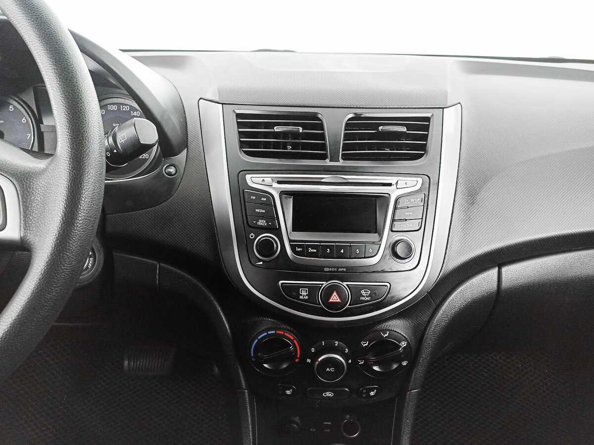 Hyundai Solaris с пробегом — 2015 год. Фото: #10