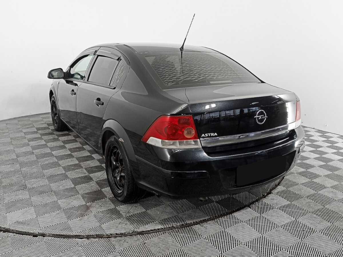 Opel Astra с пробегом — 2012 год. Фото: #6