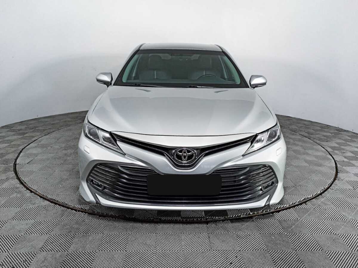 Toyota Camry с пробегом — 2019 год. Фото: #1