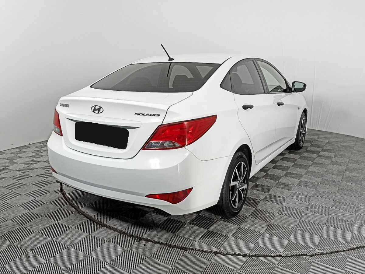 Hyundai Solaris с пробегом — 2015 год. Фото: #3