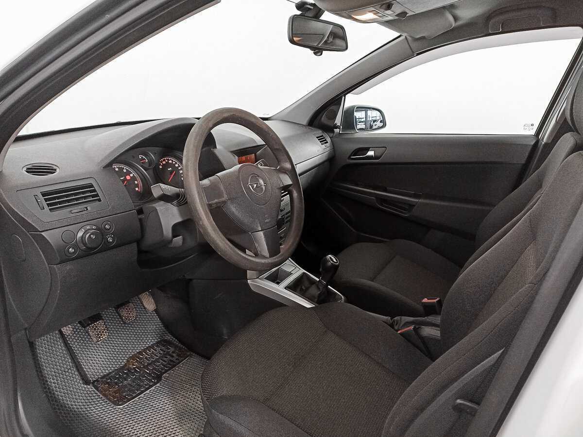 Opel Astra с пробегом — 2013 год. Фото: #13