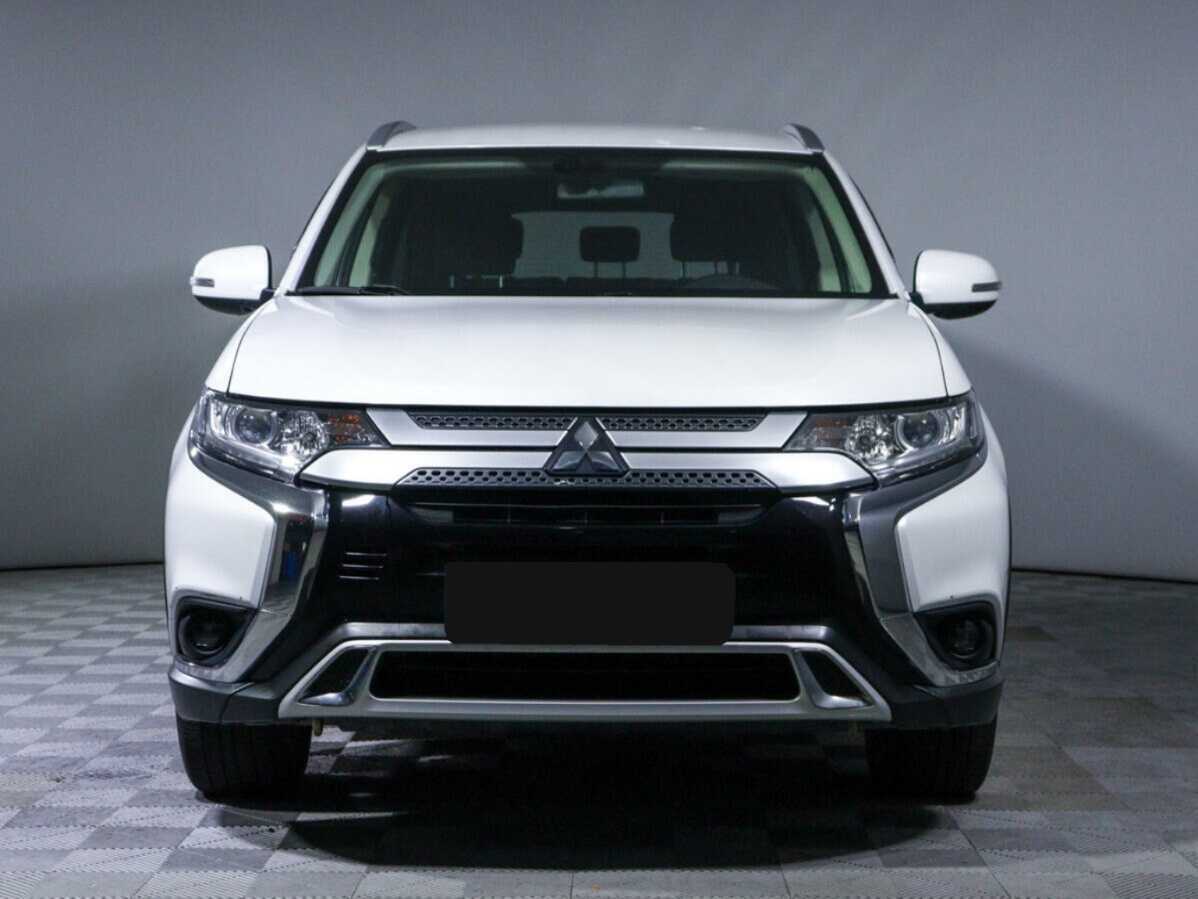 Mitsubishi Outlander с пробегом — 2018 год. Фото: #1