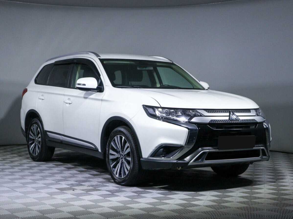 Mitsubishi Outlander с пробегом — 2018 год. Фото: #2