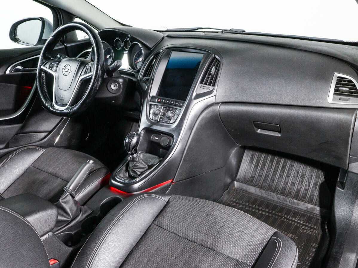 Opel Astra с пробегом — 2013 год. Фото: #6