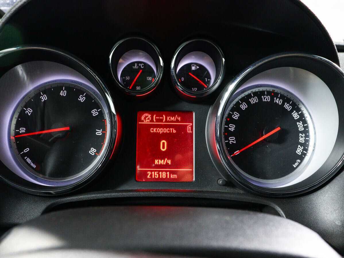 Opel Astra с пробегом — 2013 год. Фото: #8
