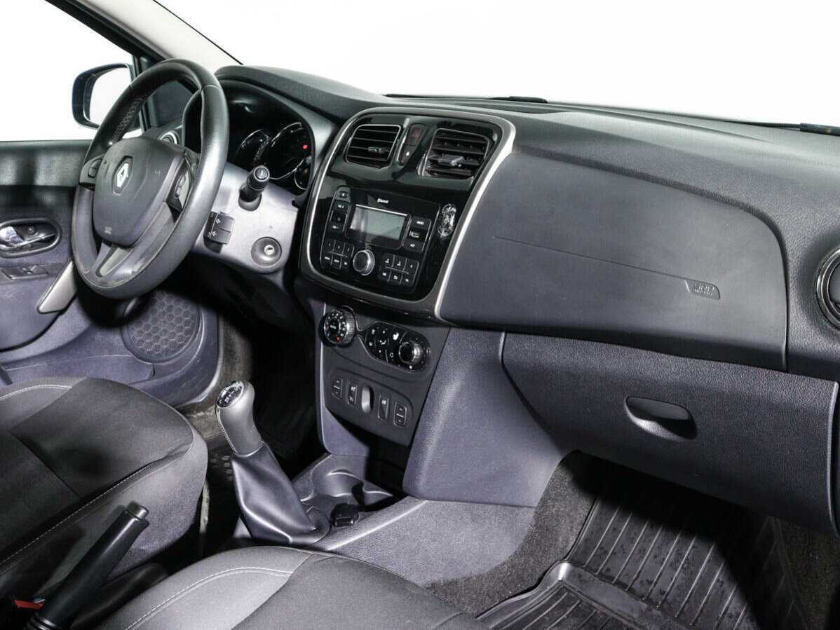 Renault Sandero с пробегом — 2018 год. Фото: #6