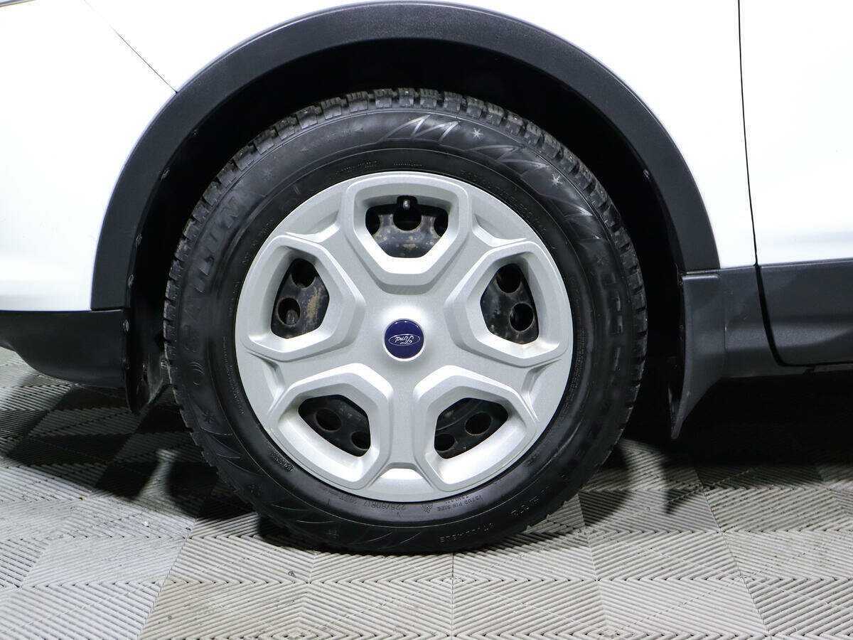 Ford Kuga с пробегом — 2014 год. Фото: #14