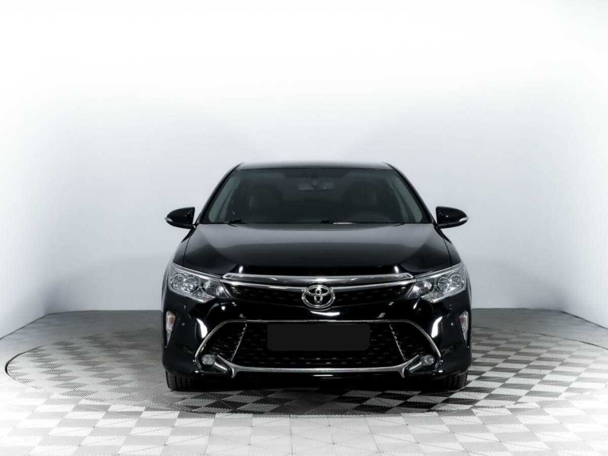 Toyota Camry с пробегом — 2017 год. Фото: #1