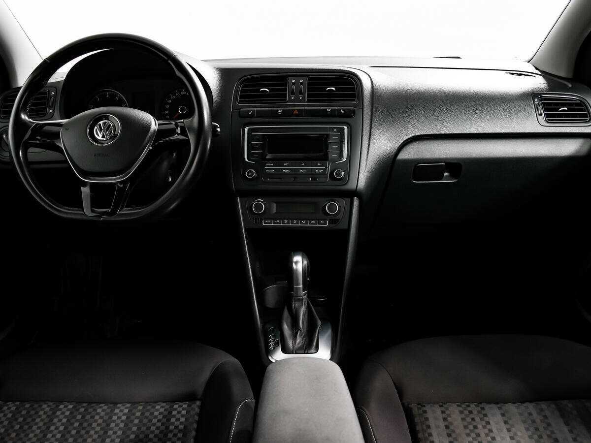 Volkswagen Polo с пробегом — 2018 год. Фото: #10